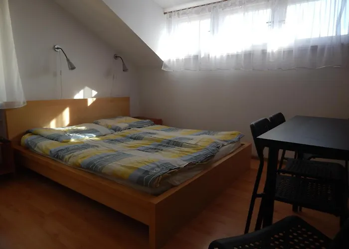 Δωμάτια σε οικογενειακή κατοικία Cuma