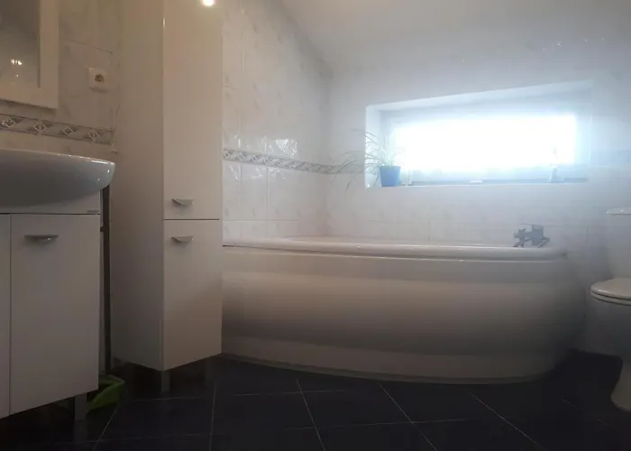 Δωμάτια σε οικογενειακή κατοικία Cuma *